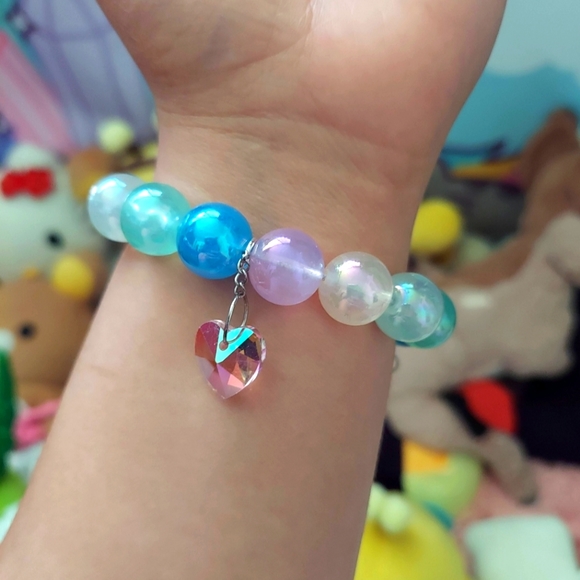 Handmade Kawaii Cute Rainbow Iridescent Heart Charm Bracelet Y2K - Picture 2 of 3